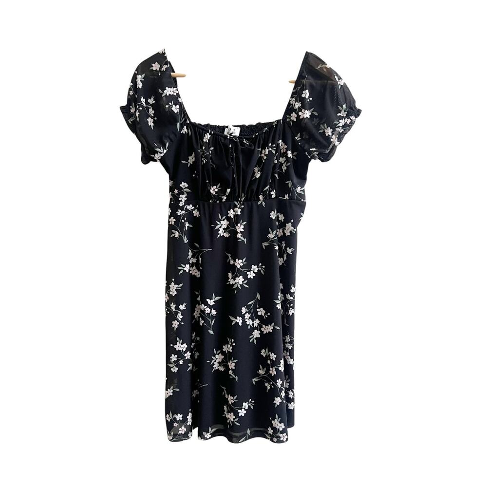 hollister black and white dress Mini Womens Small Floral Tie-Front Short Milkmaid detail_embroidered Thorn & Fable Black Color:OFF-WHITE-NUDE Featuring a flattering V